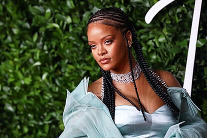 Rihanna_verde.jpg (41 KB)