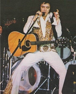 Violão Martin D-28 de Elvis Presley.jpg (44 KB)